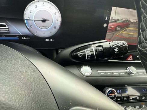 Used 2023 Hyundai Elantra SEL w/ Convenience Package image 29