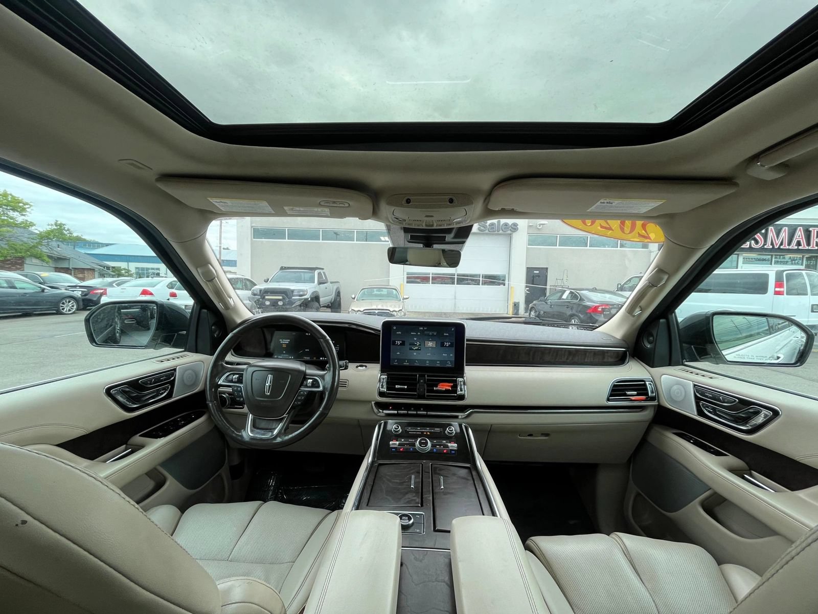Used 2020 Lincoln Navigator Reserve w/ Luxury Package RWD image 40