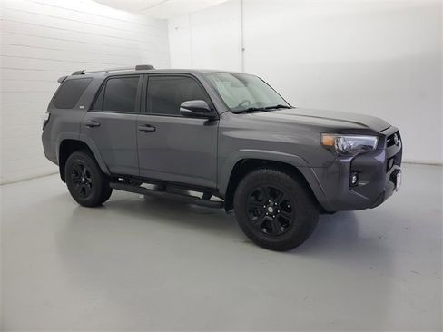 Used 2022 Toyota 4Runner SR5 Premium image 4