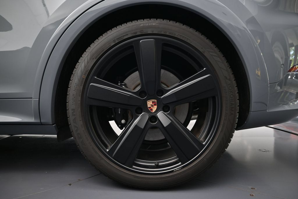 Used 2026 Porsche Cayenne GTS AWD/4WD image 42