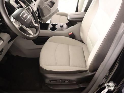 Used 2024 GMC Terrain SLE w/ Driver Convenience Package FWD image 10