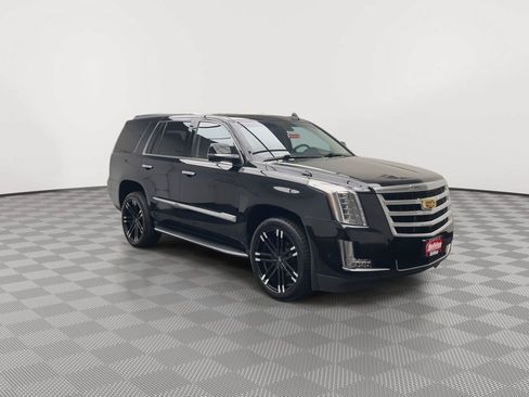 Used 2019 Cadillac Escalade Luxury AWD/4WD image 39