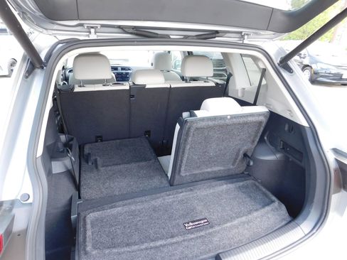 Used 2021 Volkswagen Tiguan SEL FWD image 9