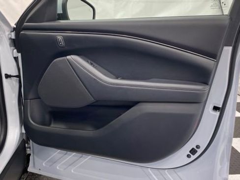 Used 2021 Ford Mustang Mach-E Select image 21