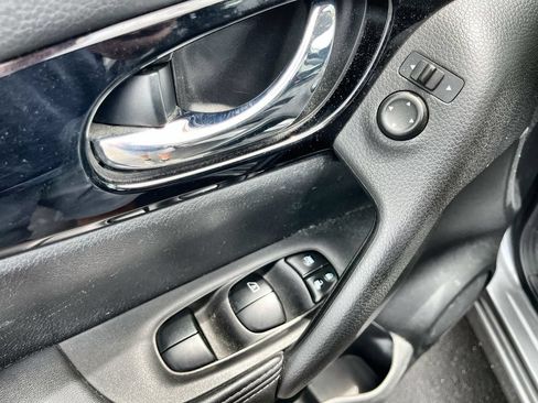 Used 2018 Nissan Rogue Sport SV w/ SV All-Weather Package AWD/4WD image 22