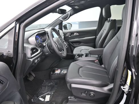 New 2027 Chrysler Pacifica Select FWD image 10