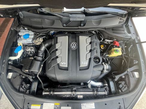 Used 2016 Volkswagen Touareg TDI AWD/4WD image 48