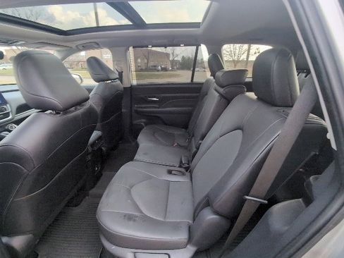 Used 2024 Toyota Grand Highlander XLE image 12