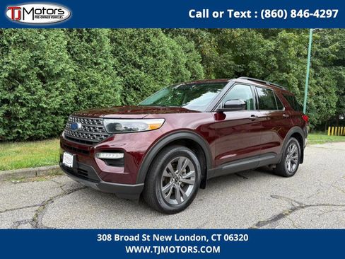 Used 2022 Ford Explorer XLT w/ Equipment Group 202A image 2