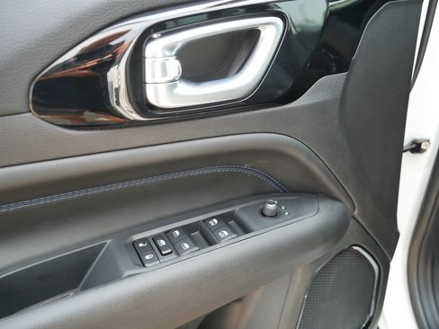 Used 2026 Jeep Compass Limited AWD/4WD image 19