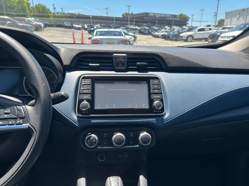 Used 2025 Nissan Versa SV FWD image 17