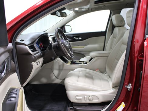 Used 2019 GMC Acadia Denali w/ Technology Package AWD/4WD image 3