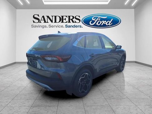 Used 2026 Ford Escape Platinum w/ Premium Technology Package image 2