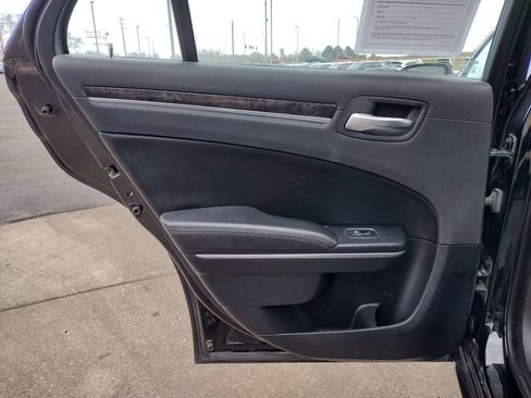 Used 2017 Chrysler 300 C w/ Safetytec Group II image 21