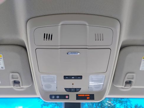 Used 2017 Buick Envision Essence FWD image 27