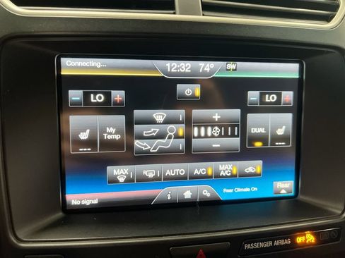 Used 2016 Ford Explorer XLT w/ Equipment Group 202A AWD/4WD image 17