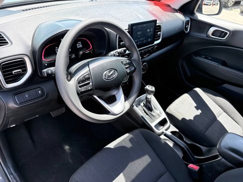 Used 2025 Hyundai Venue SE FWD image 7