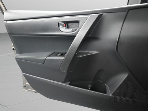 Used 2019 Toyota Corolla LE image 31