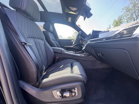 Used 2026 BMW X7 M60i w/ Climate Comfort Package image 30