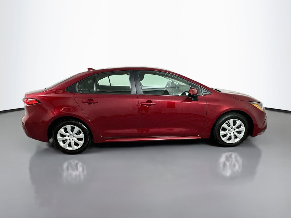Certified 2025 Toyota Corolla LE FWD image 4