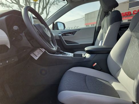Used 2025 Toyota RAV4 XLE image 16
