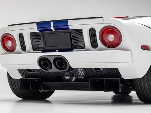 Used 2005 Ford GT RWD image 12