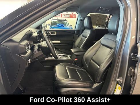 Used 2023 Ford Explorer XLT w/ Equipment Group 202A AWD/4WD image 4
