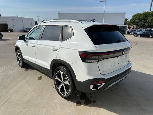 Used 2026 Volkswagen Taos SEL AWD/4WD image 5