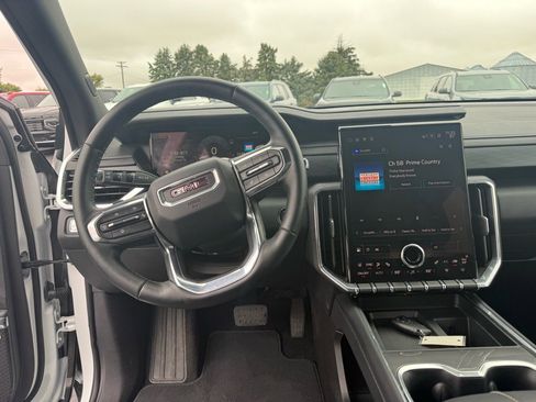 Used 2025 GMC Acadia Elevation image 16