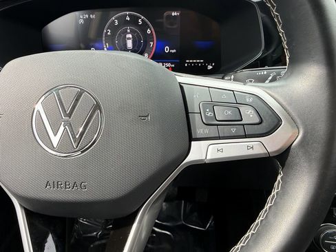 Used 2024 Volkswagen Taos SE image 17