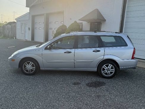 Used 2001 Ford Focus SE FWD image 4