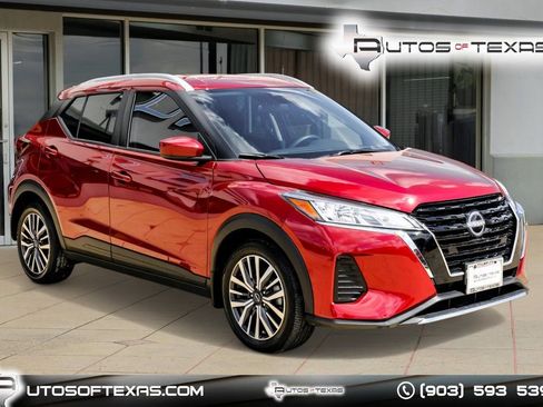 Used 2023 Nissan Kicks SV image 1