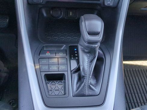Used 2020 Toyota RAV4 XLE AWD/4WD image 19