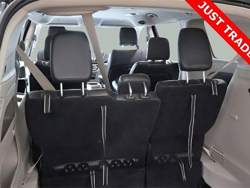 Used 2024 Chrysler Pacifica Touring-L image 21