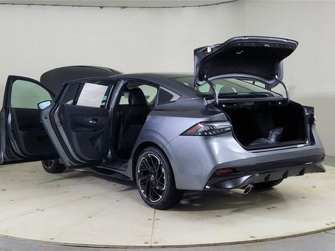 New 2026 Nissan Sentra SR w/ SR Premium Package image 11