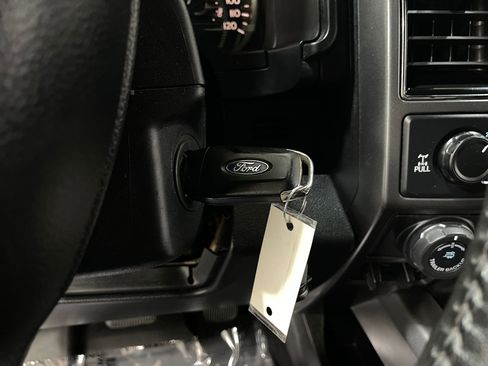 Used 2018 Ford F150 XLT w/ Equipment Group 302A Luxury AWD/4WD image 19