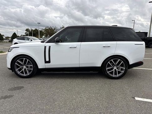 New 2025 Land Rover Range Rover SE image 2
