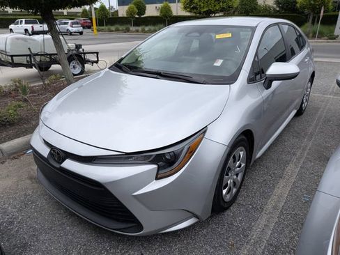 Used 2023 Toyota Corolla LE FWD image 2