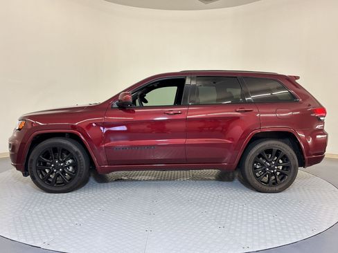 Used 2019 Jeep Grand Cherokee Altitude image 2