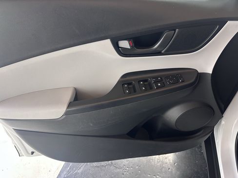 Used 2022 Hyundai Kona SE image 41