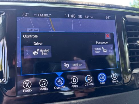 Used 2017 Chrysler Pacifica Touring-L FWD image 23