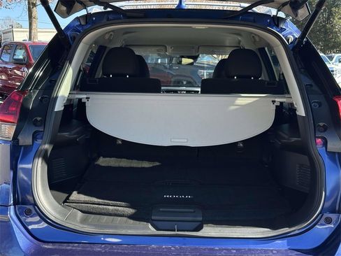 Used 2020 Nissan Rogue SV image 14