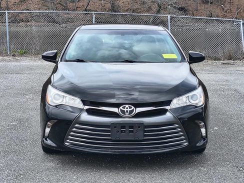 Used 2015 Toyota Camry LE image 2