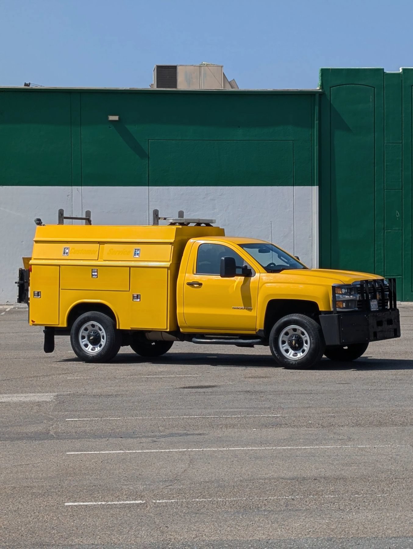 Used 2018 Chevrolet Silverado 3500 W/T AWD/4WD image 2