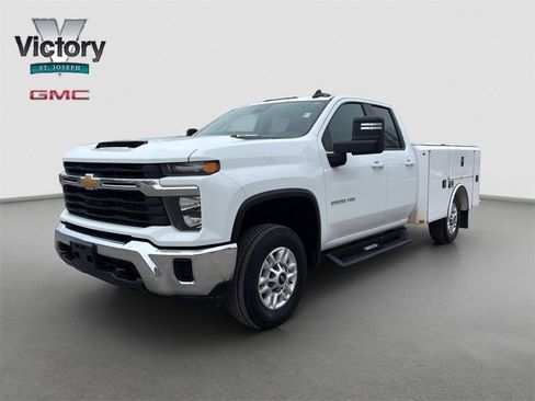 Used 2024 Chevrolet Silverado 2500 LT image 4