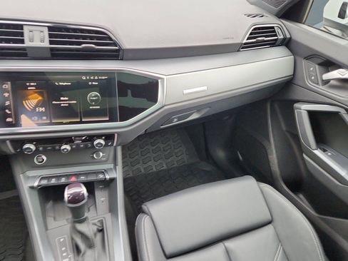 Used 2025 Audi Q3 2.0T Premium w/ Convenience Package image 15