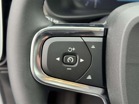 Used 2025 Volvo XC40 B5 Ultra w/ Protection Package Premier image 19