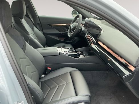 New 2026 BMW 530i xDrive w/ M Sport Package image 15