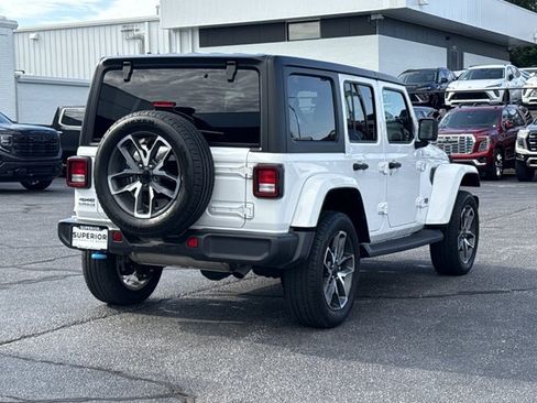Used 2024 Jeep Wrangler Unlimited w/ Convenience Group AWD/4WD image 3