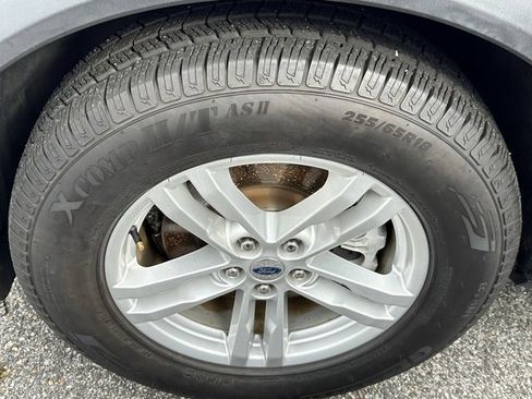 Used 2020 Ford Explorer XLT image 23